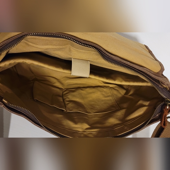 Nomad Trail Waxed Canvas Leather Messenger Bag - Picture 9 of 11